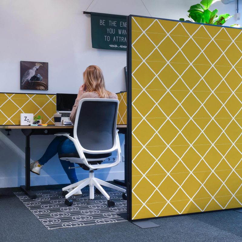 Acoustic roomdivider